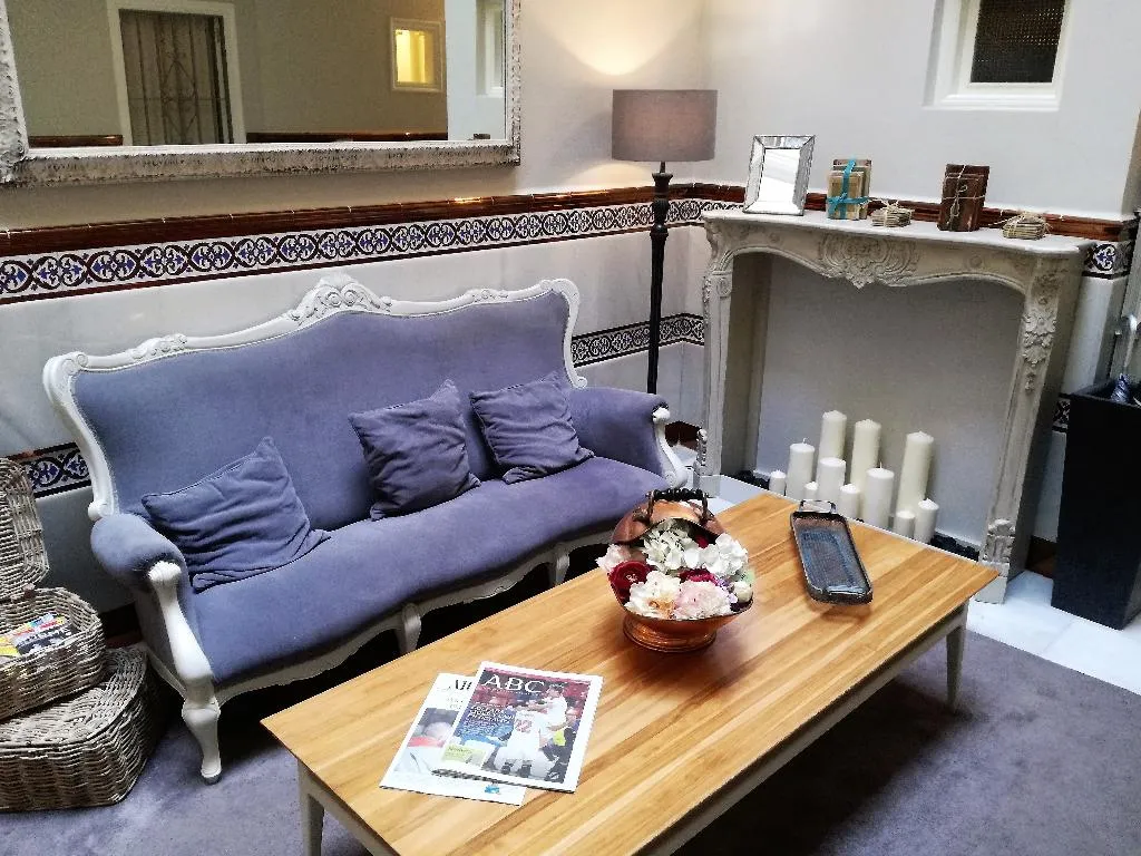 Lobby, Le Petit Paris, Seville