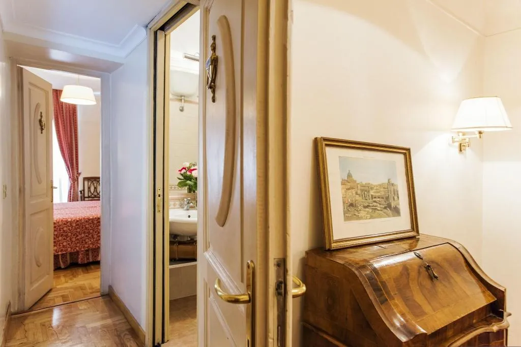 Room, Hotel Due Torri, Rome