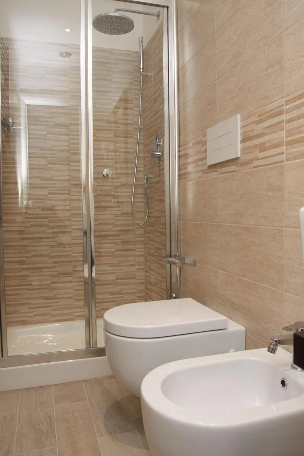 Room, Interno 2 Roma, Naples