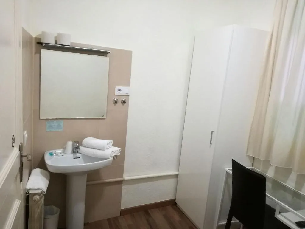 Room, Hostal Lesseps, Barcelona