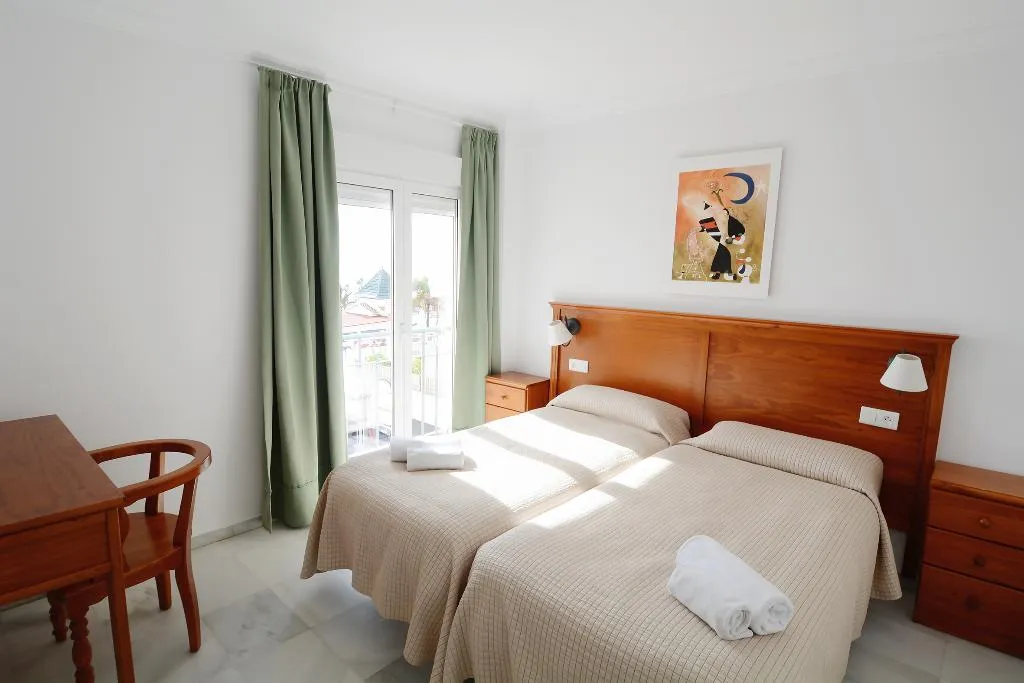 APARTMENT SEA VIEW TWO BEDROOMS Room, Apartamentos HC Burriana Playa, Costa Del Sol