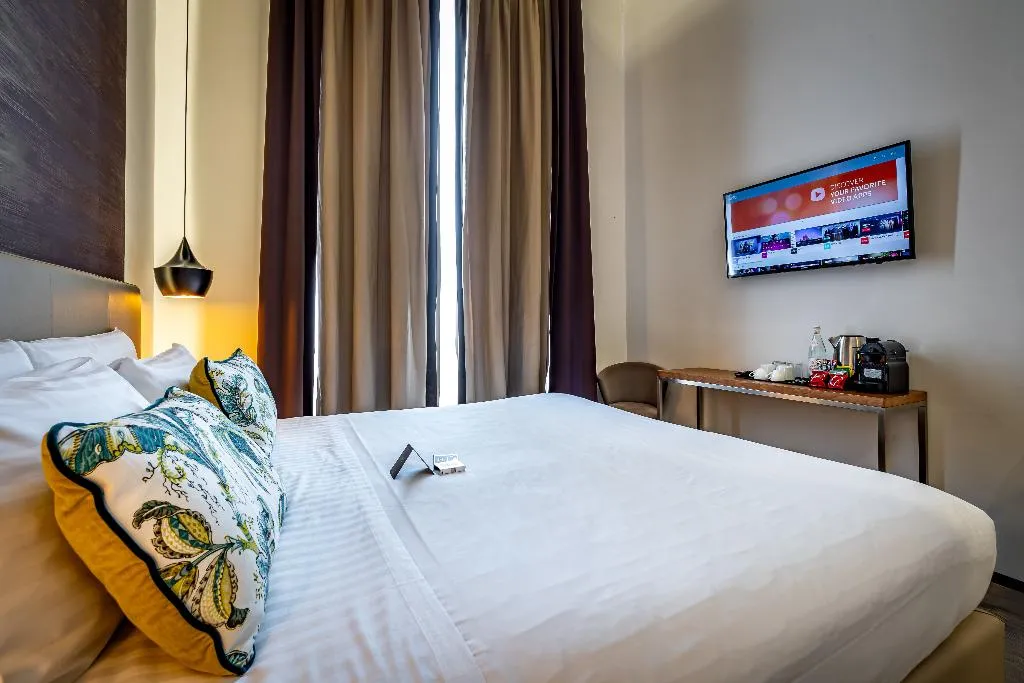 DOUBLE DELUXE RIVER VIEW Room, Palazzo Alfieri, Florence