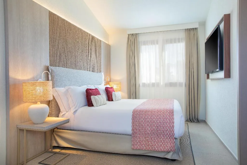 DOUBLE DELUXE KING BED Room, Mangia's Santa Teresa Sardinia, Curio Collection, Olbia