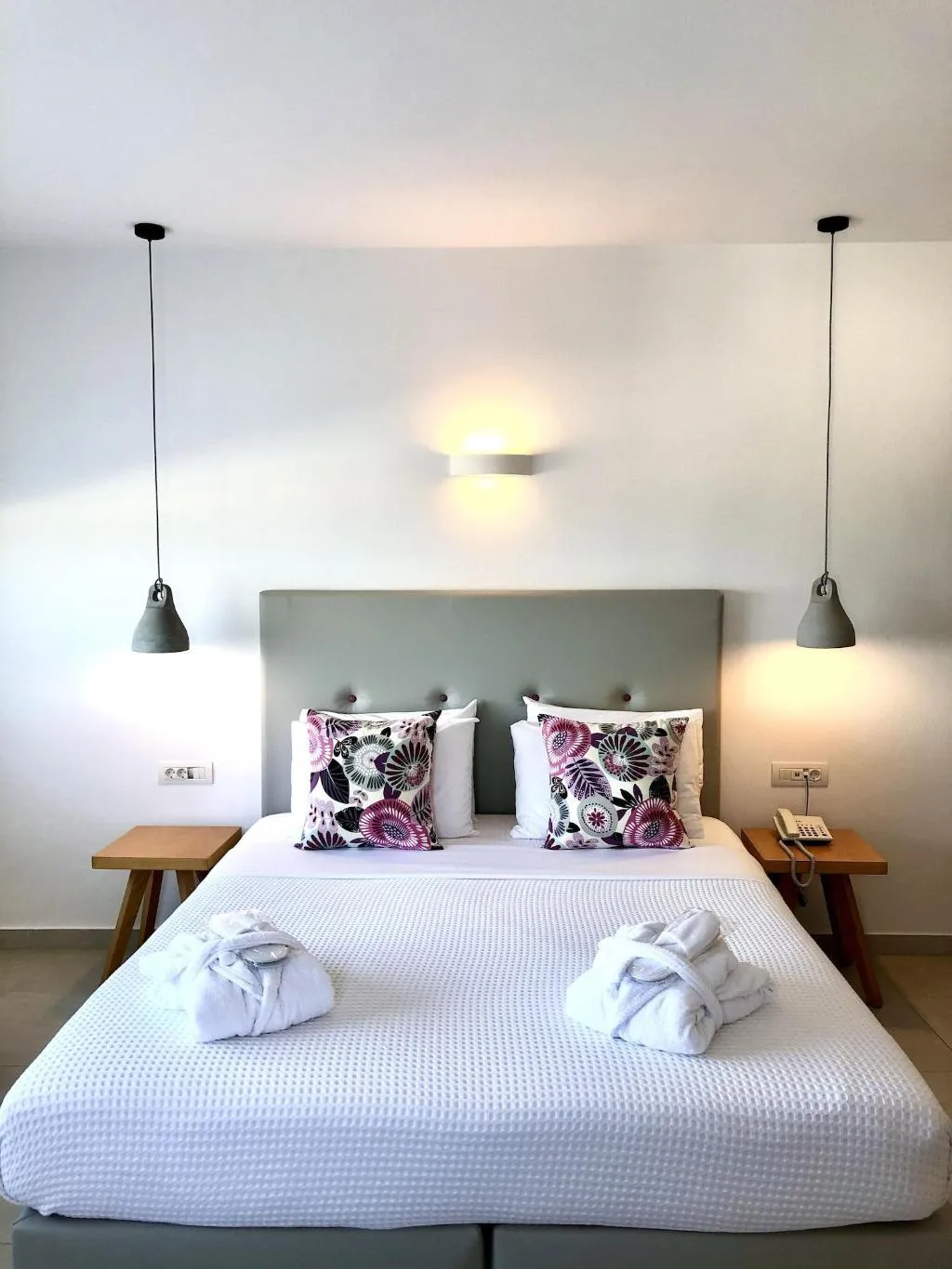 SUITE DELUXE WITH JACUZZI Room, Aperanto Suites, Santorini