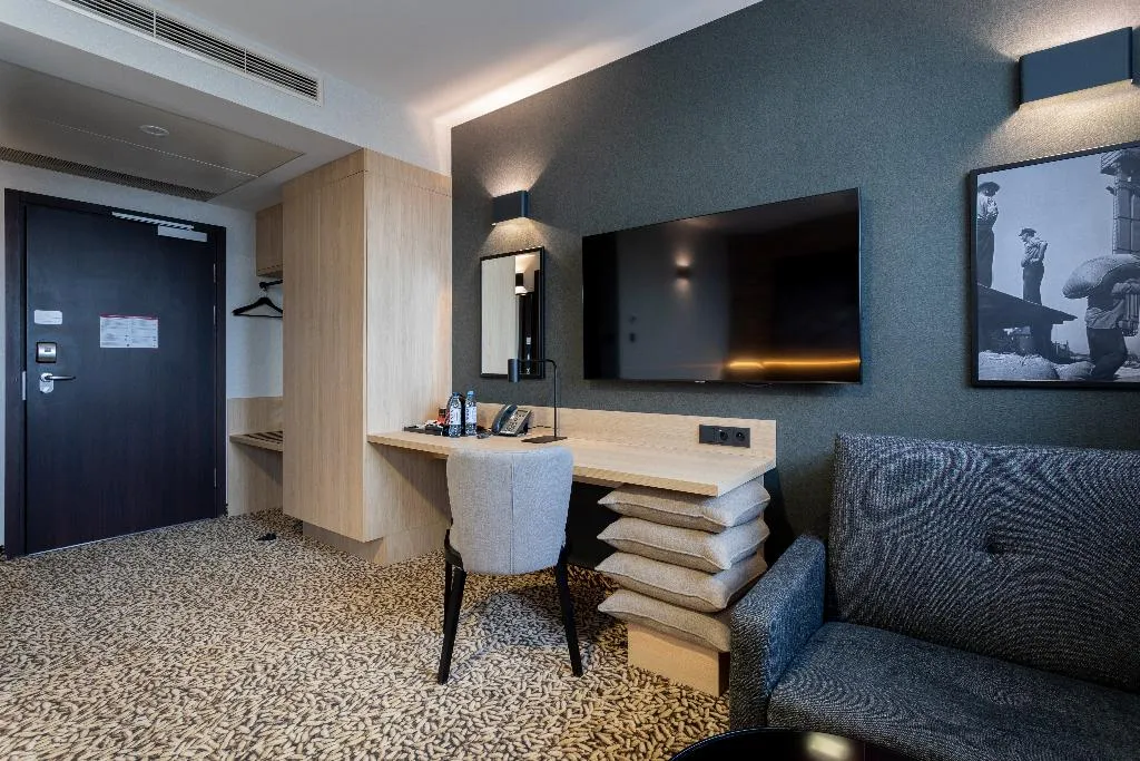 Double or Twin STANDARD Room, Qubus Hotel Gdansk, Gdansk