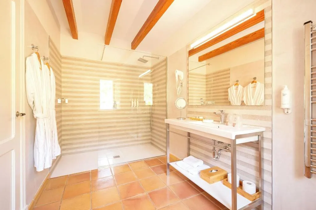 Room, D'Es Puig, Majorca