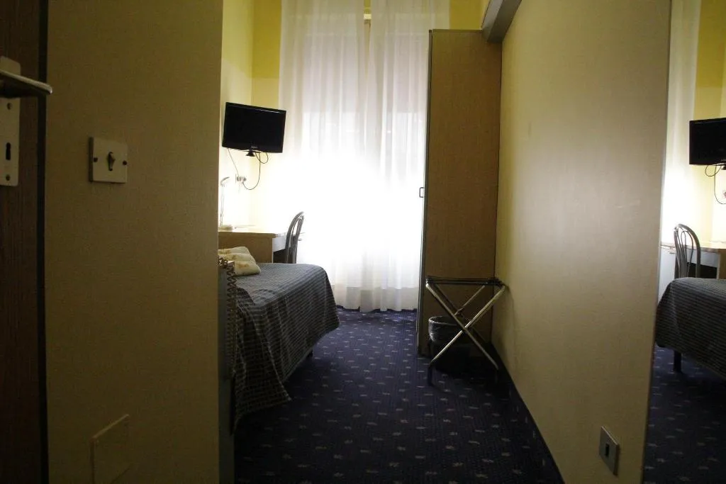 Room, Hotel Lugano, Milan