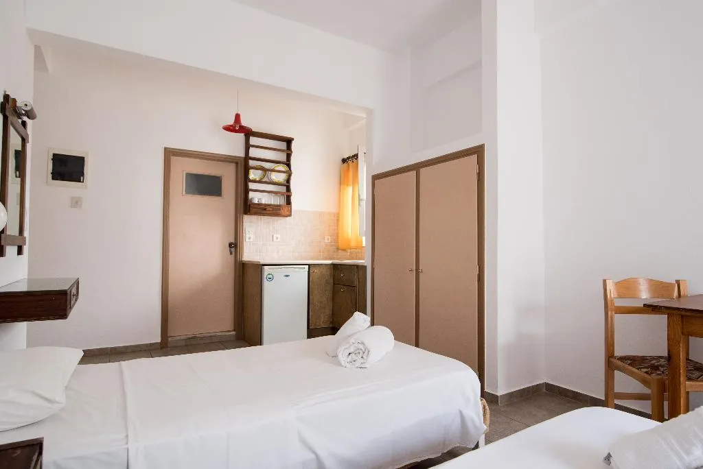 STUDIO CAPACITY 3 Room, Ibiscus Apartments, Crete