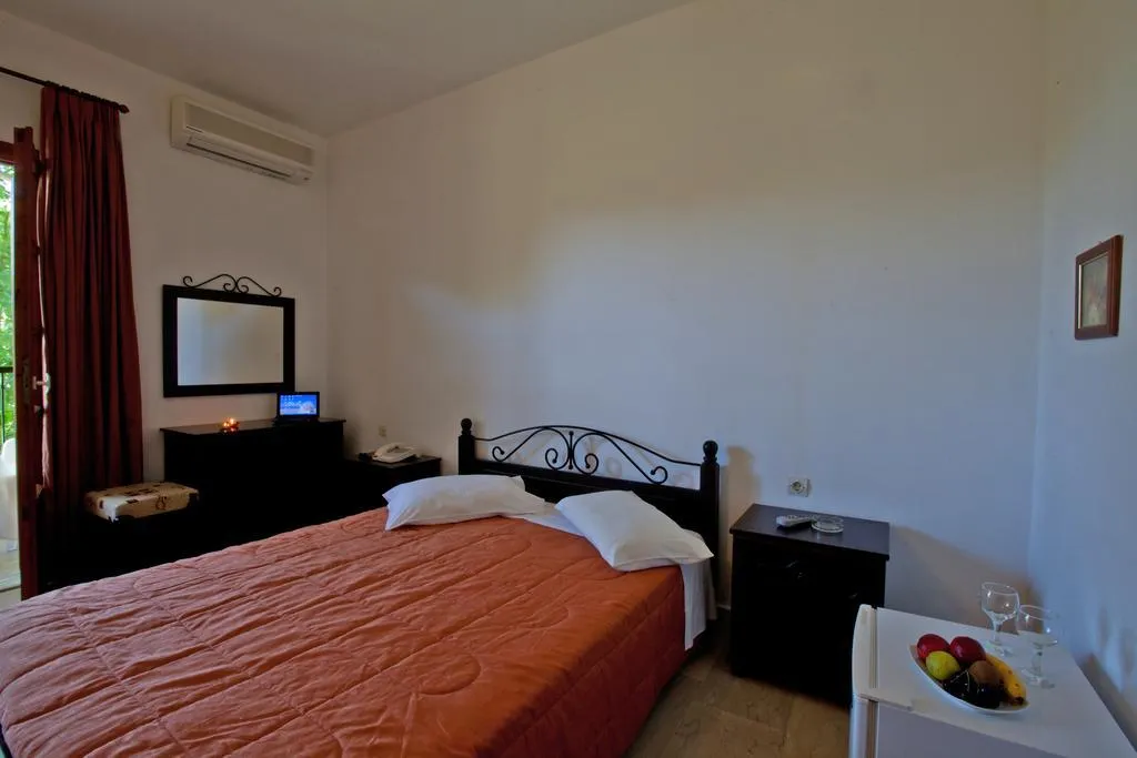 Room, Milton, Corfu