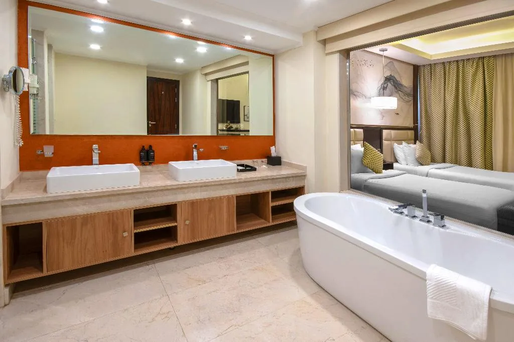 TWIN GRAND DELUXE Room, Triumph Luxury Hotel, Cairo