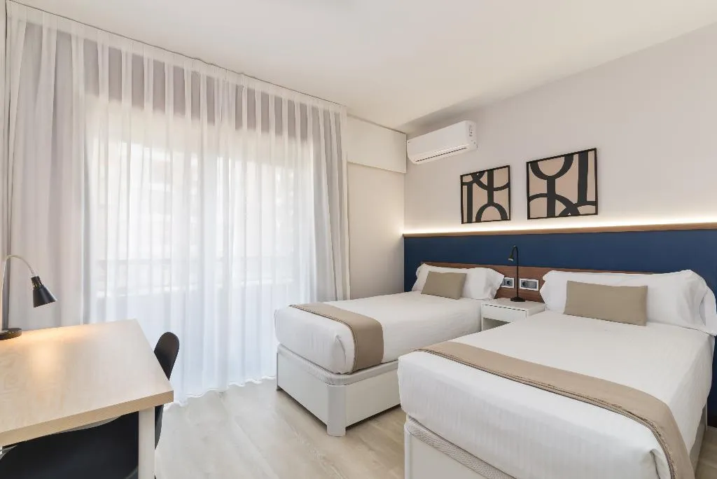 Double or Twin WITH BALCONY Room, Roisa Hostal Boutique, Madrid