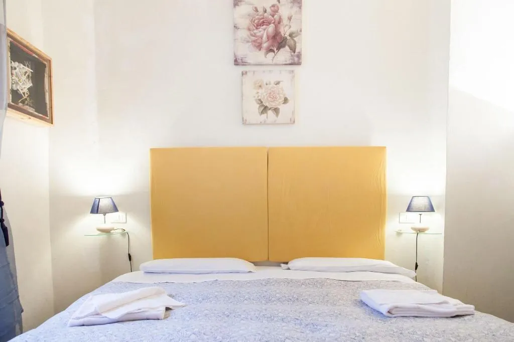 Room, Bed & Bed Cassia, Florence