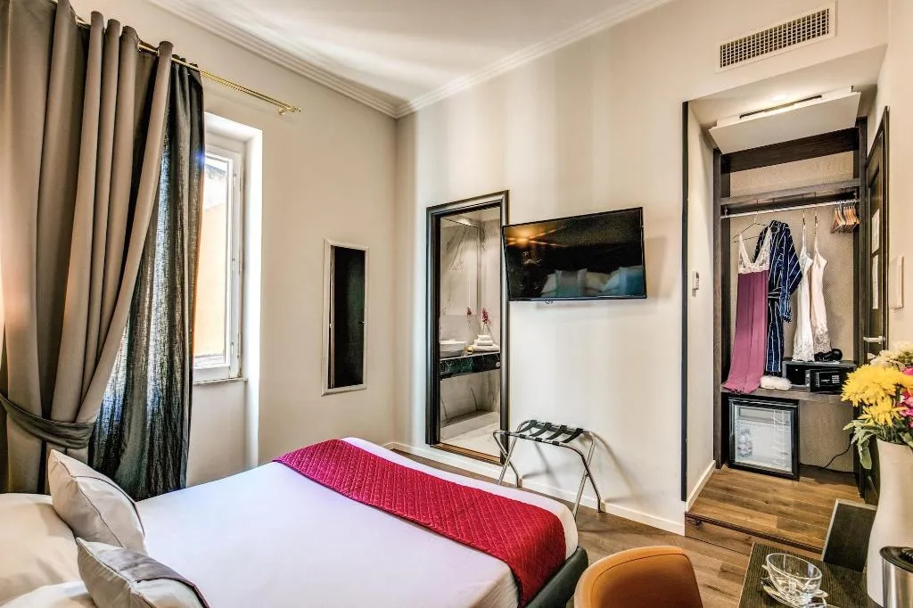 Room, Little Queen Navona, Rome
