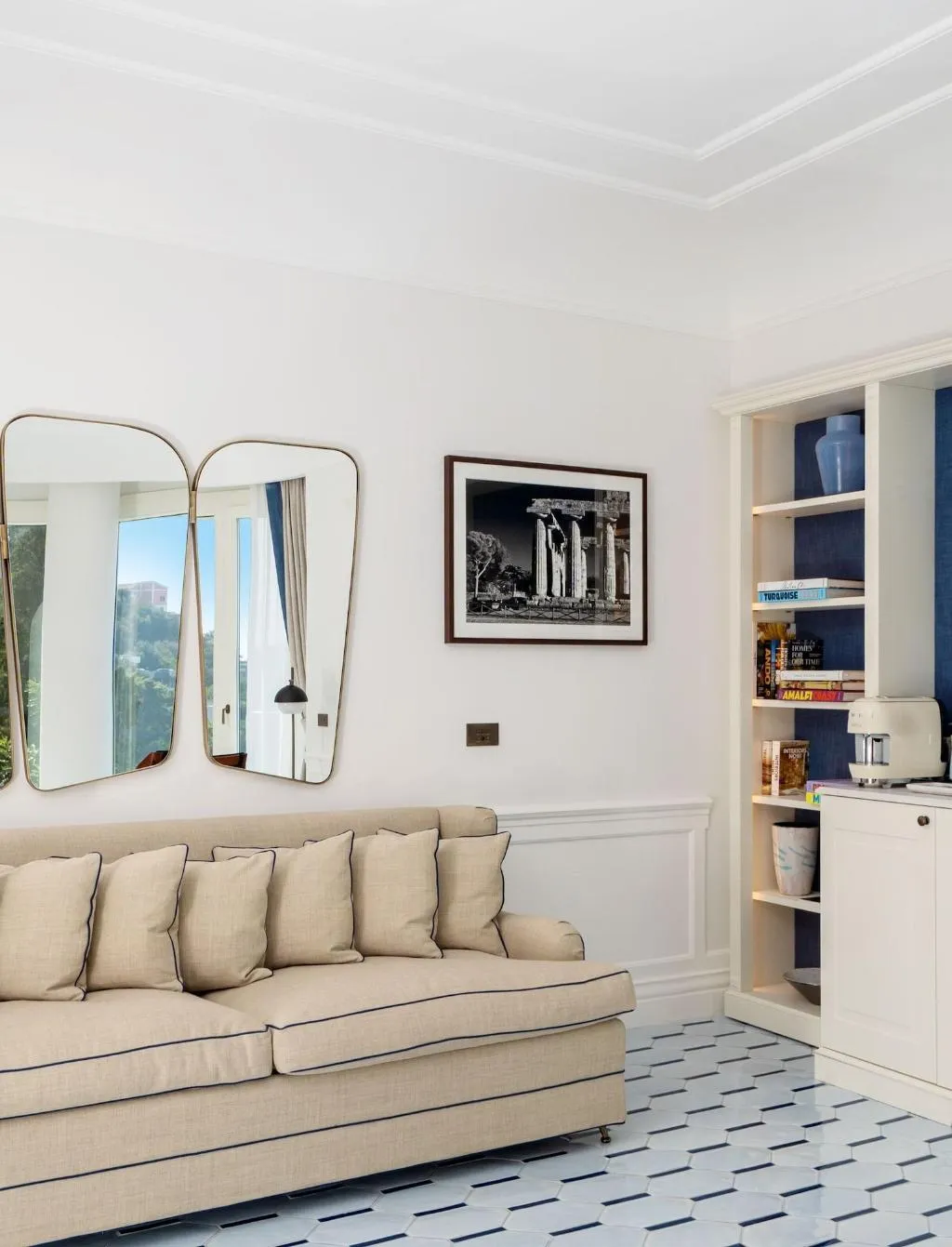 Room, Borgo Santandrea, Naples