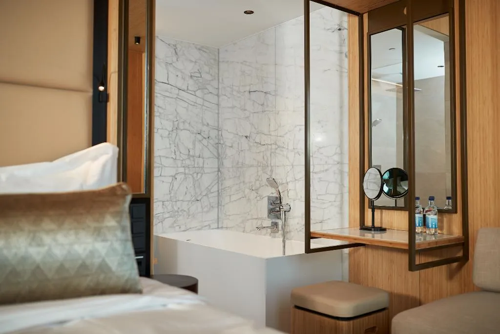 JUNIOR SUITE KING SIZE BED Room, Hotel Jakarta Amsterdam, Amsterdam