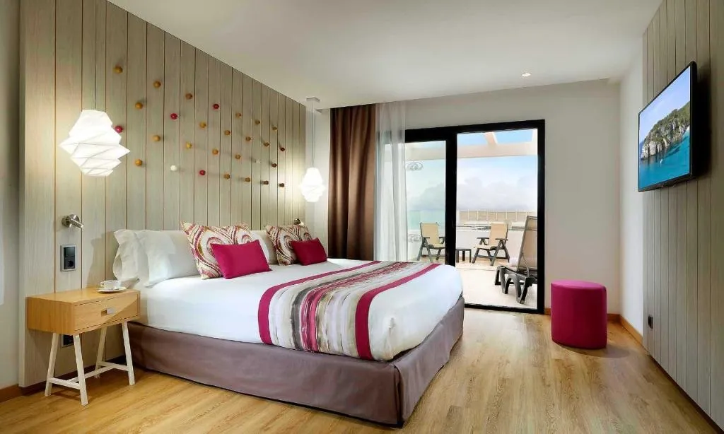 Double or Twin WITH JACUZZI Room, Grand Palladium White Island Resort & Spa, Ibiza
