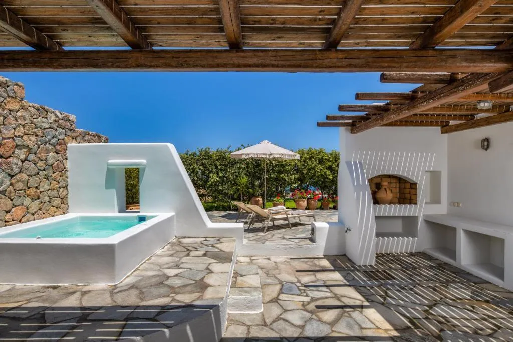 SUITE WITH JACUZZI Room, Anema Boutique Hotel &Villas Santorini, Santorini