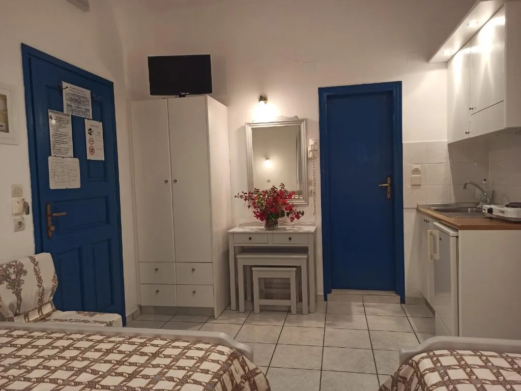 STUDIO CAPACITY 2 Room, Ancient Thera Studios, Santorini