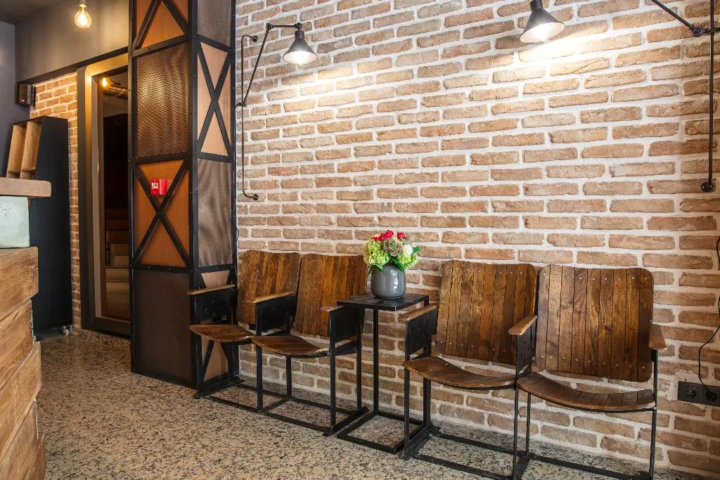 Lobby, Reverence, Varna