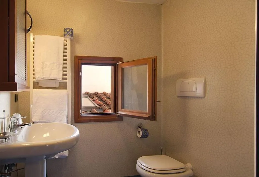 Room, Arco Antico, Florence