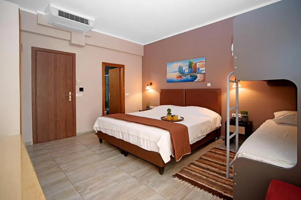 QUADRUPLE CITY VIEW Room, Kyparissia Beach, Athens