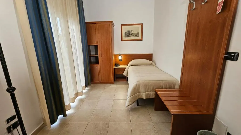 SINGLE WITH BALCONY Room, GH Hotel & Restaurant, Palermo