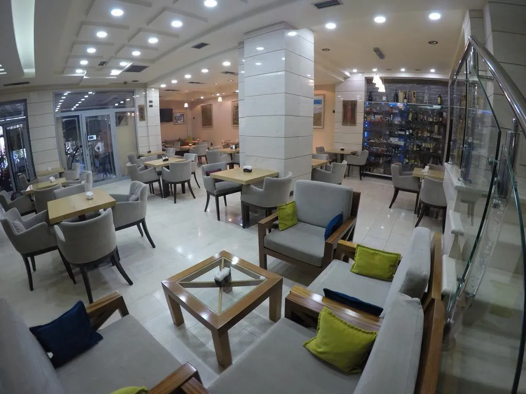 Bar, Comfort, Tirana