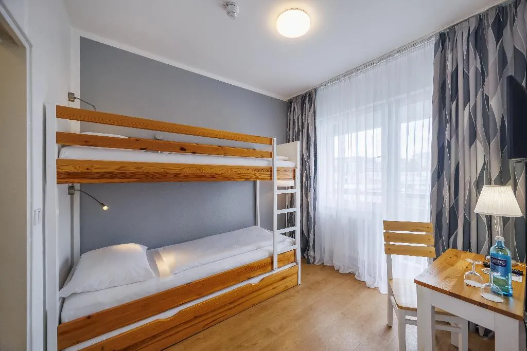 TWIN BUNK BED Room, Hotel Luetzow, Berlin
