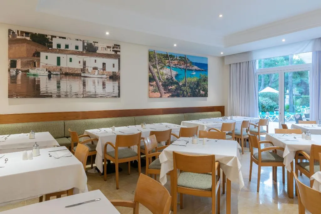 Restaurant, HM Mar Blau, Majorca