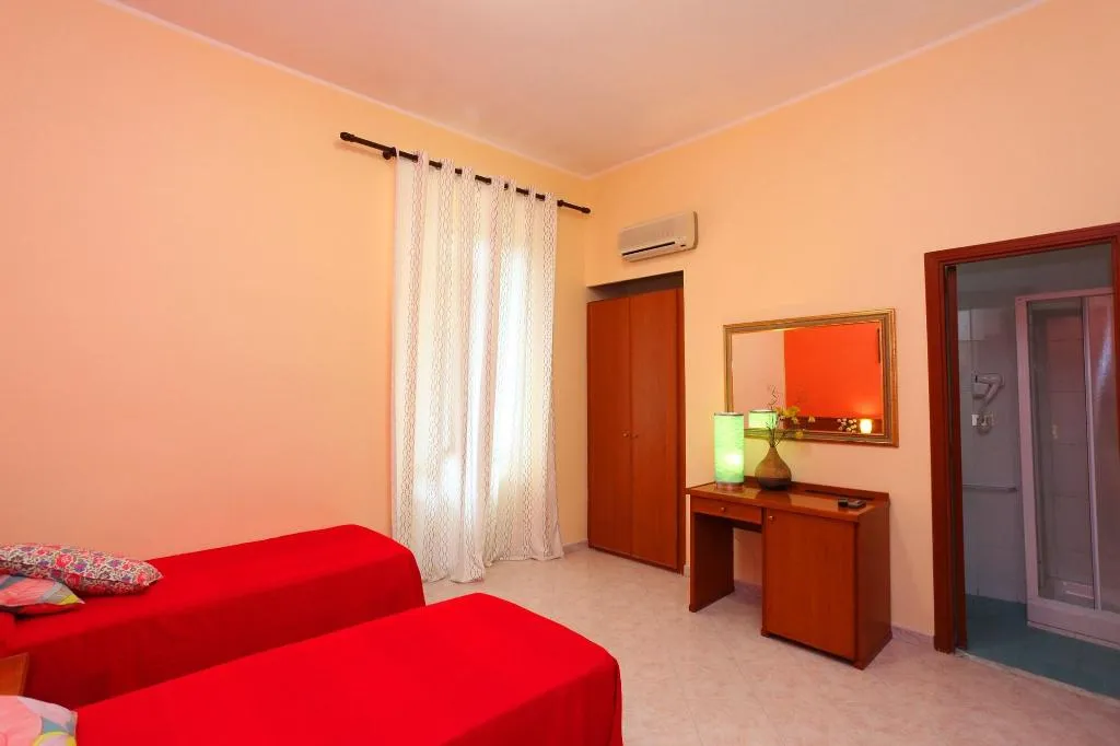 Room, Hotel Pisa, Naples