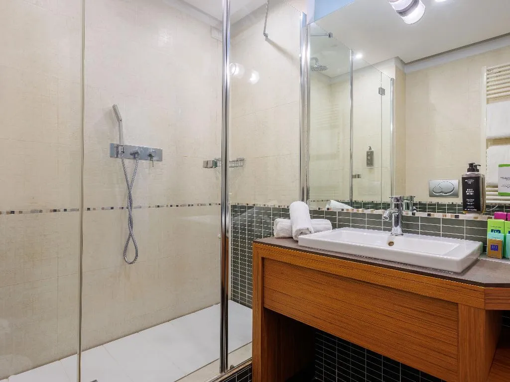 TRIPLE ECONOMY Room, iH Hotels Milano Centrale, Milan