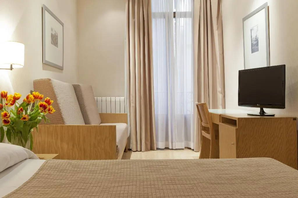 Room, Regente, Madrid