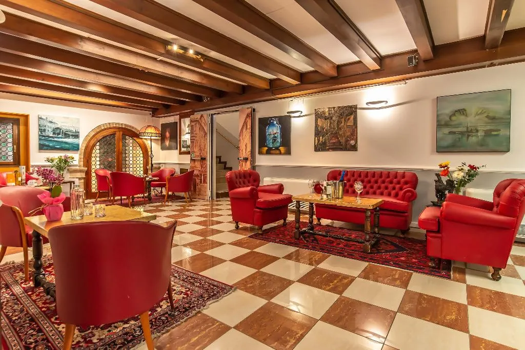 Lobby, La Fenice et des Artistes, Venice