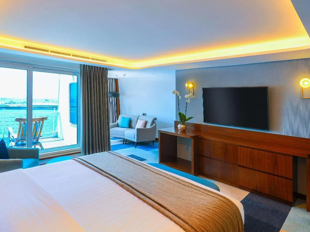 Room, Queen Elizabeth 2, Dubai