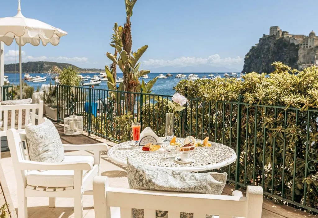 Bar, Miramare e Castello, Naples
