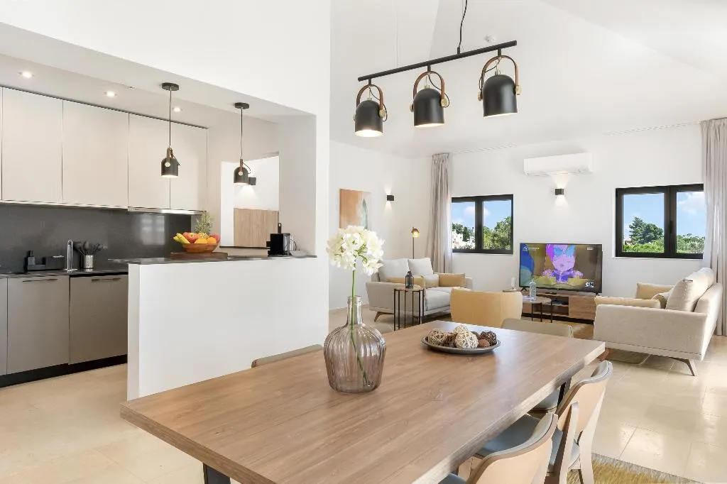 TOWNHOME THREE BEDROOMS Room, Carvoeiro Gardens, Algarve