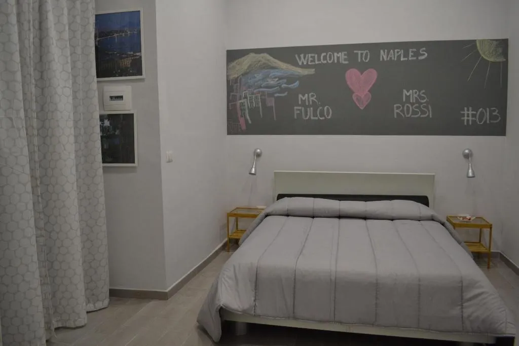 Room, Bassetto 013, Naples