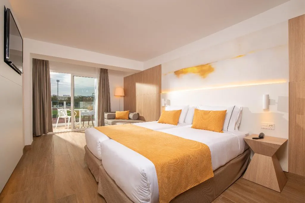 TRIPLE SUPERIOR POOL VIEW Room, L'Azure Hotel, Costa Brava