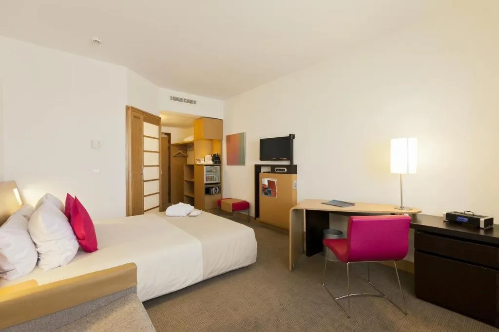 SINGLE SUPERIOR Room, Novotel Tunis, Tunisia