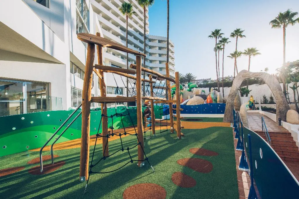 Sports and Entertainment, Iberostar Waves Bouganville Playa, Tenerife