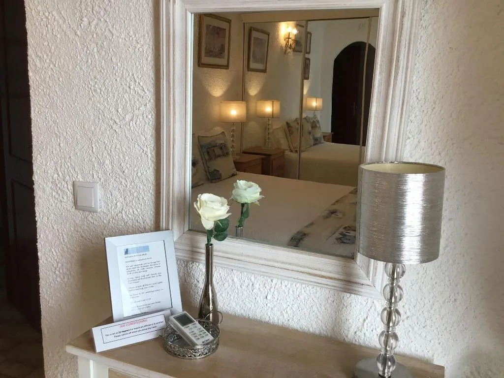Room, Winniehill, Algarve