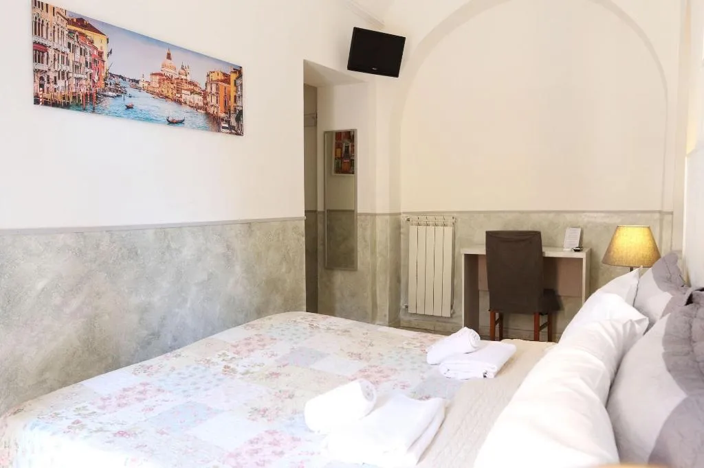 Room, Relais Indipendenza, Naples