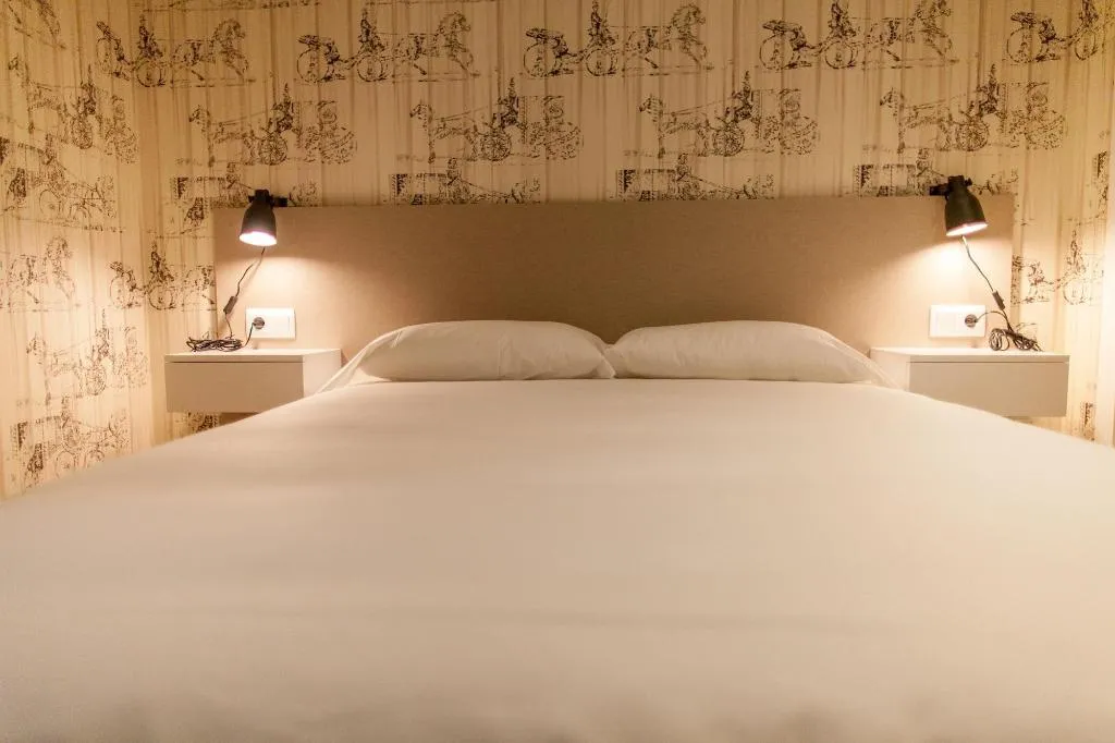 Room, Host & Home, Valencia