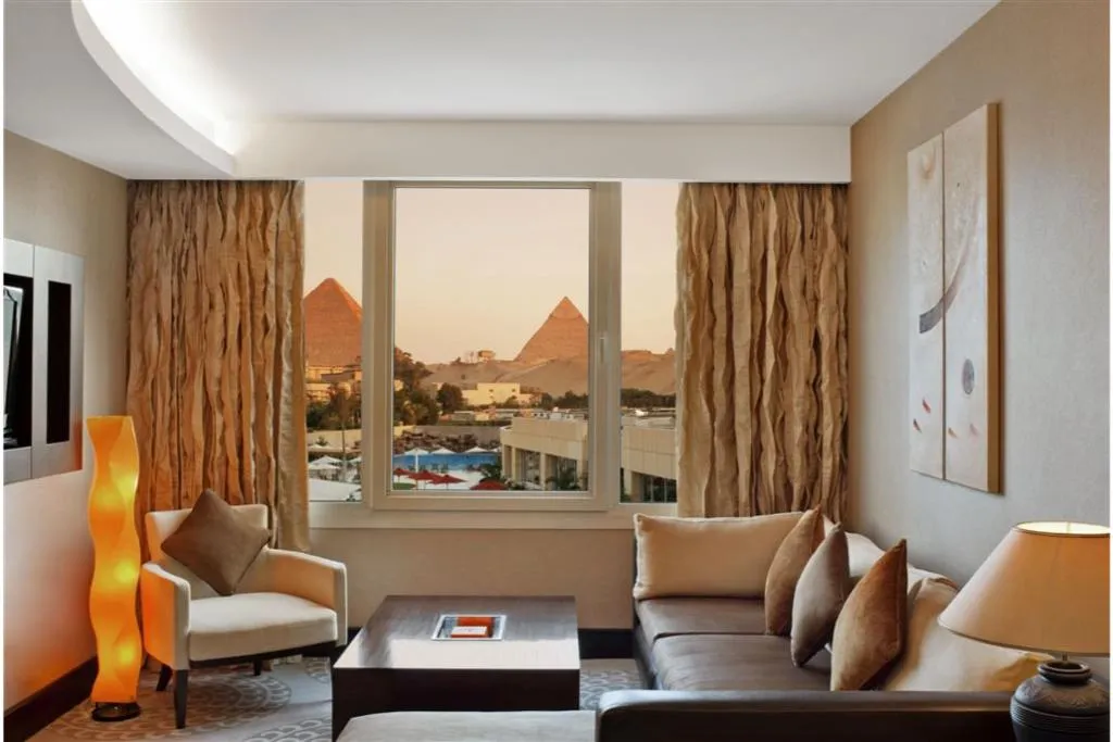 SUITE DELUXE Room, Le Meridien Pyramids, Cairo