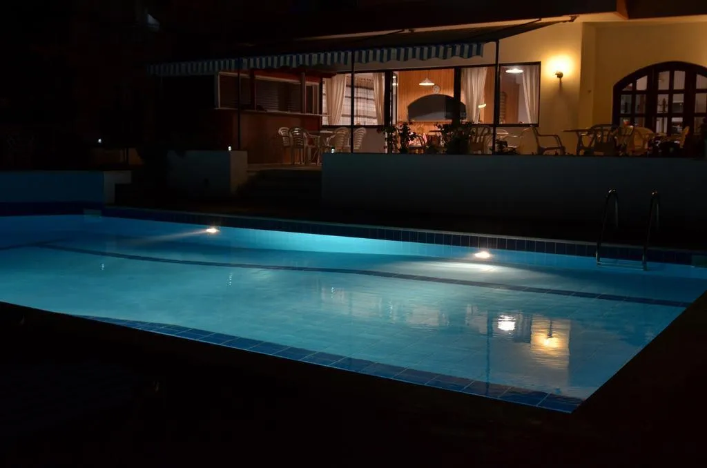 Pool, Thisvi, Crete