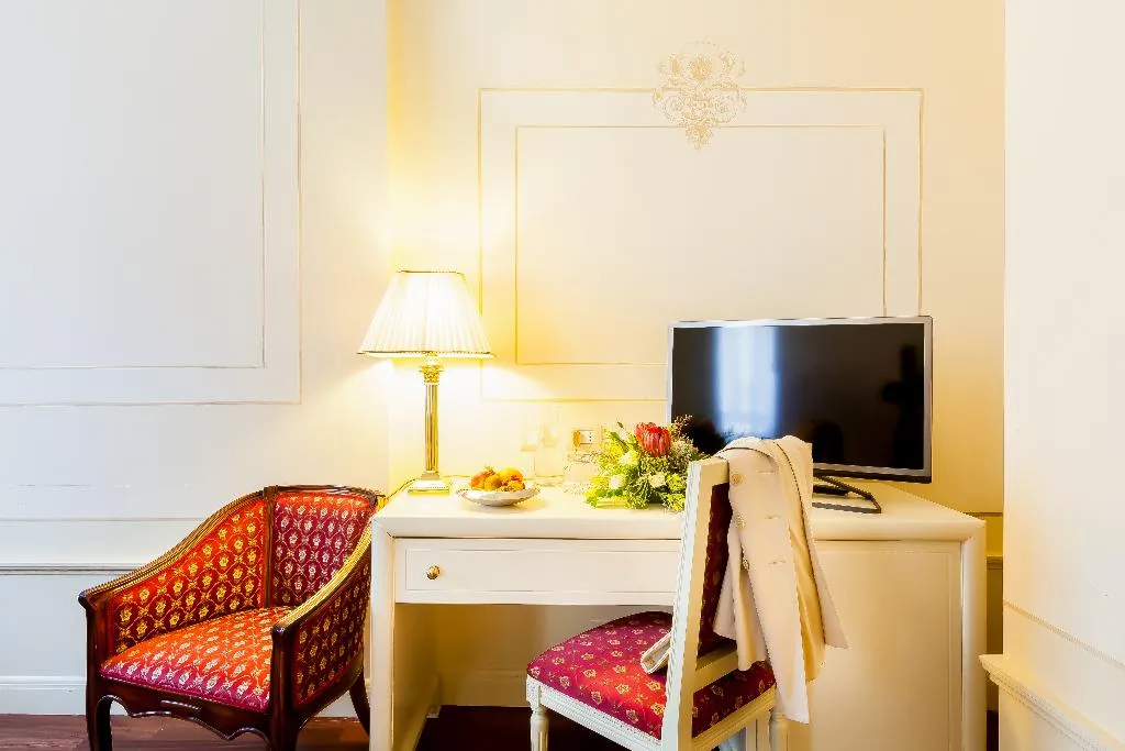 JUNIOR SUITE STANDARD Room, Radisson Blu Ghr Hotel Rome, Rome
