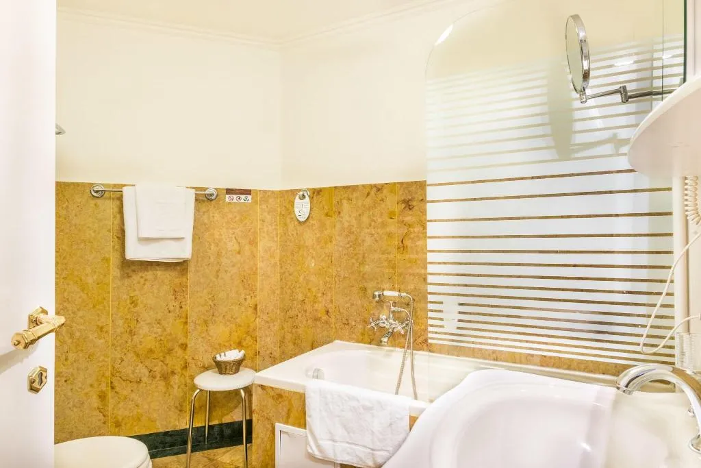 SUITE DELUXE Room, Charles Bridge Palace, Prague