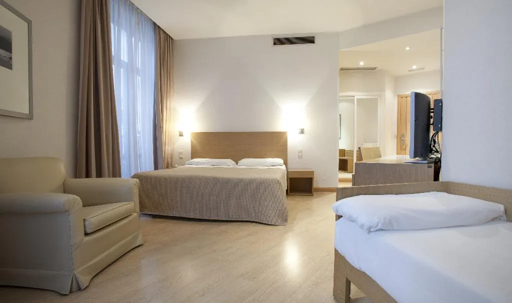 TRIPLE STANDARD Room, Regente, Madrid
