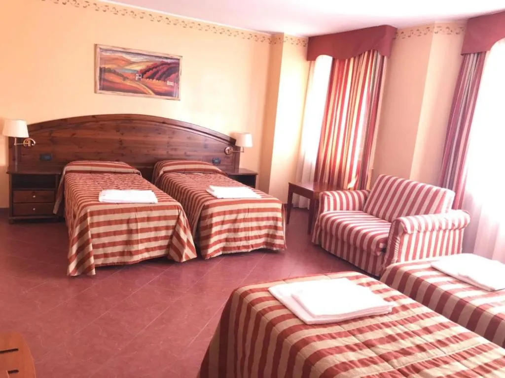 QUADRUPLE STANDARD Room, Hotel Relais des Alpes, Milan