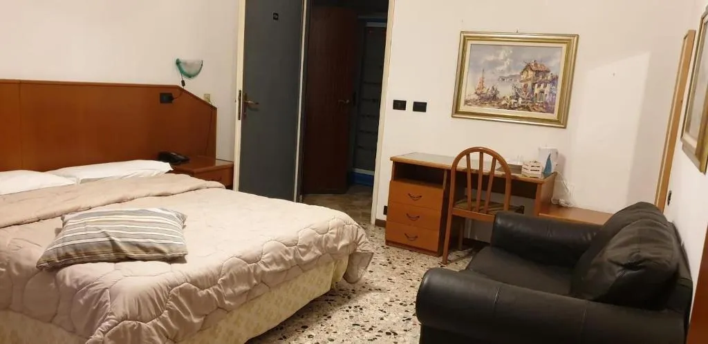Room, Albergo Ristorante Roma, Milan
